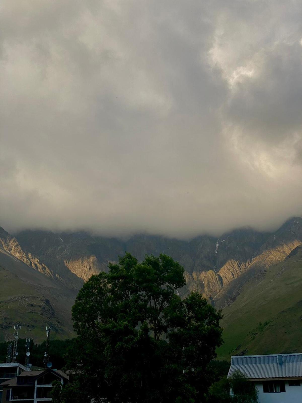 Mood Hotel Kazbegi Buitenkant foto
