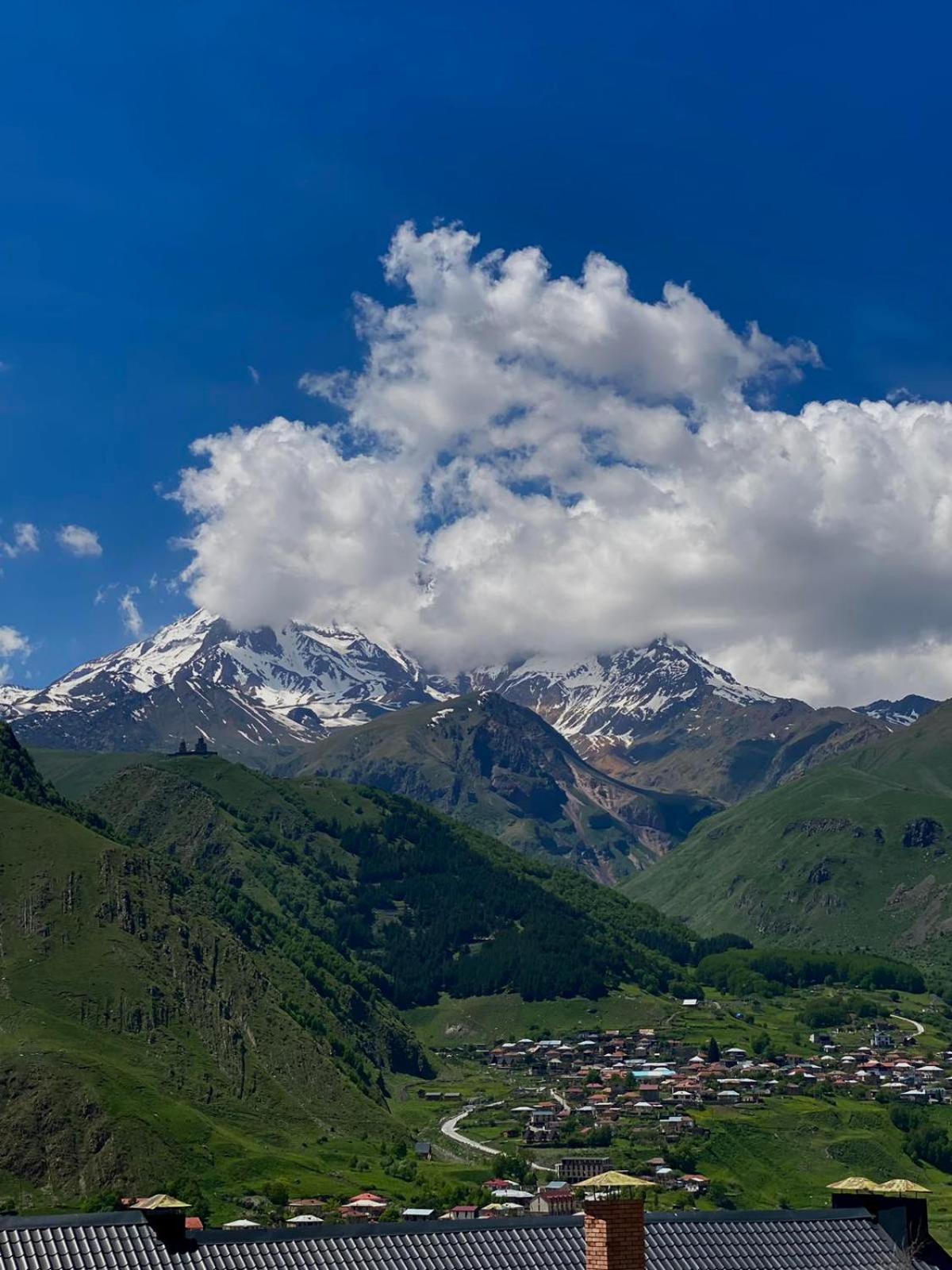 Mood Hotel Kazbegi Buitenkant foto