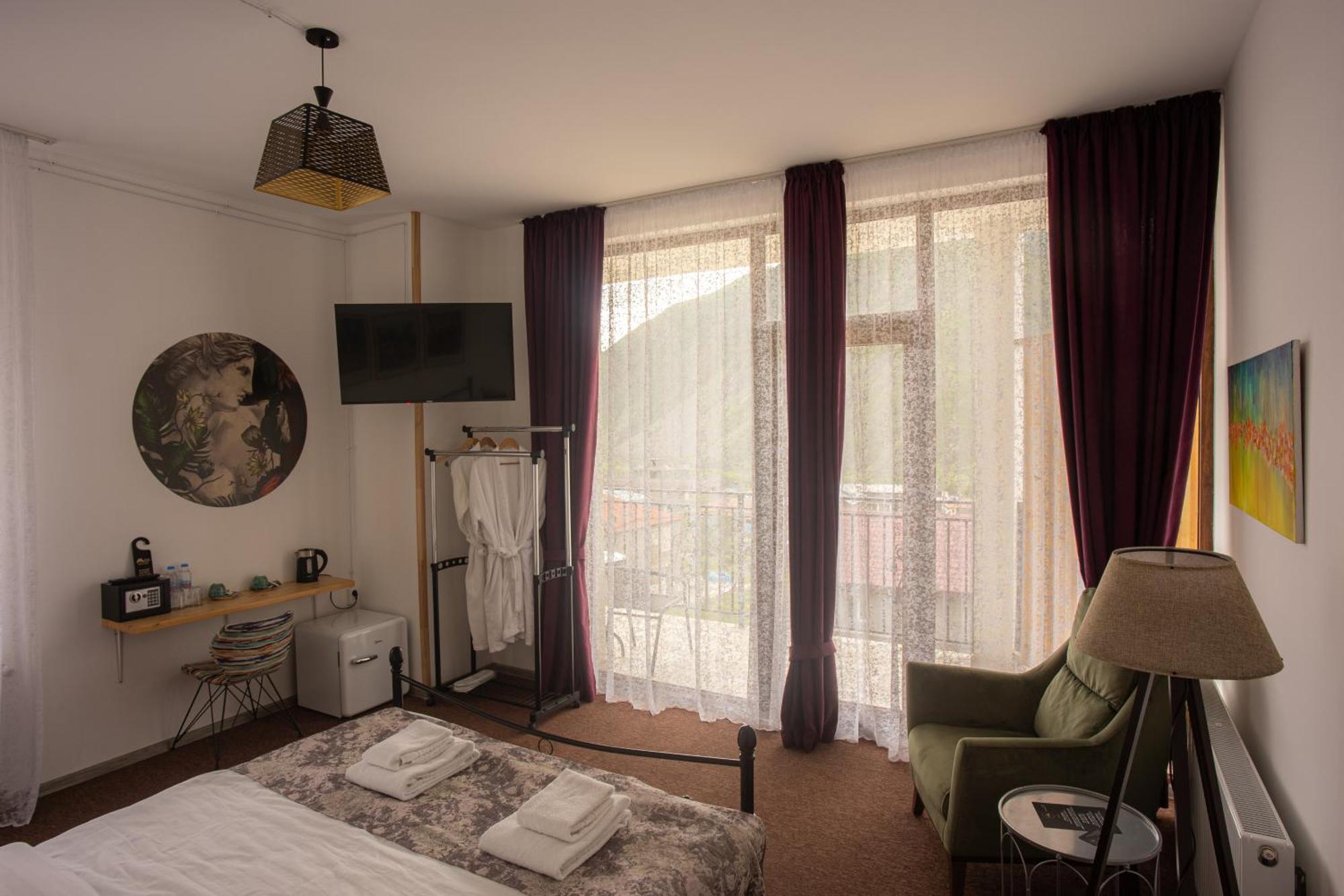 Mood Hotel Kazbegi Buitenkant foto